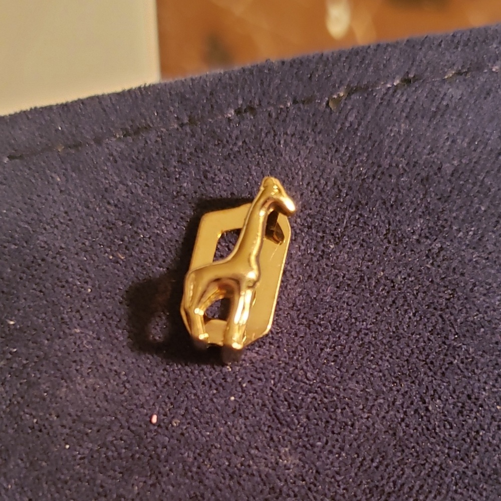 Keep collective gold giraffe